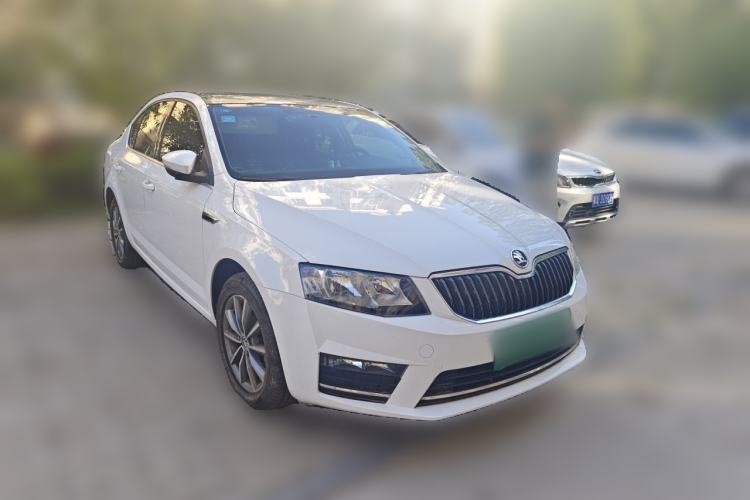 Used Skoda Octavia 2017 1.6L Automatic Chuanxing Edition Front Right 45 Deg