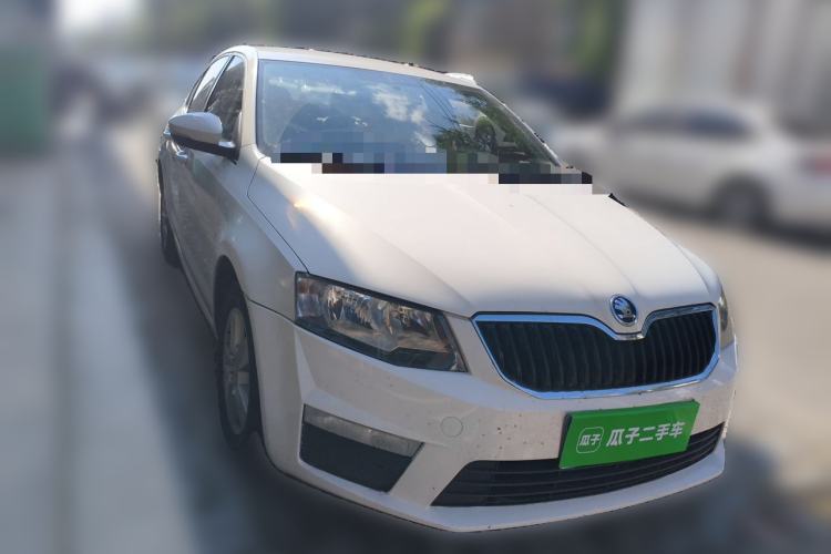Used Skoda Octavia 2017 Classic Model 1.6L Automatic Standard Edition Front Right 45 Deg