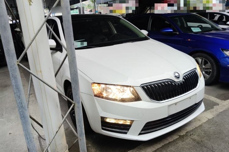 Used Skoda Octavia 2017 TSI280 DSG Smart Drive Edition Front Right 45 Deg