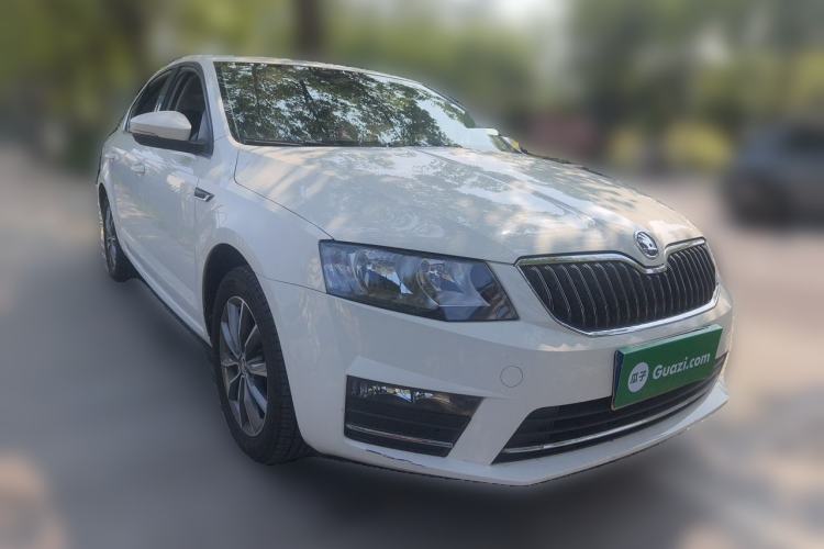 Used Skoda Octavia 2017 1.6L Automatic Chuanxing Edition Front Right 45 Deg