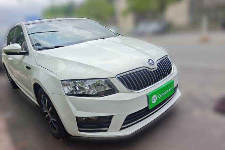 Used Skoda Octavia 2017 1.6L Manual Smart Drive Edition Front Right 45 Deg