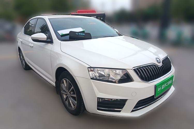 Used Skoda Octavia 2017 1.6L Automatic Chuanxing Edition Front Right 45 Deg