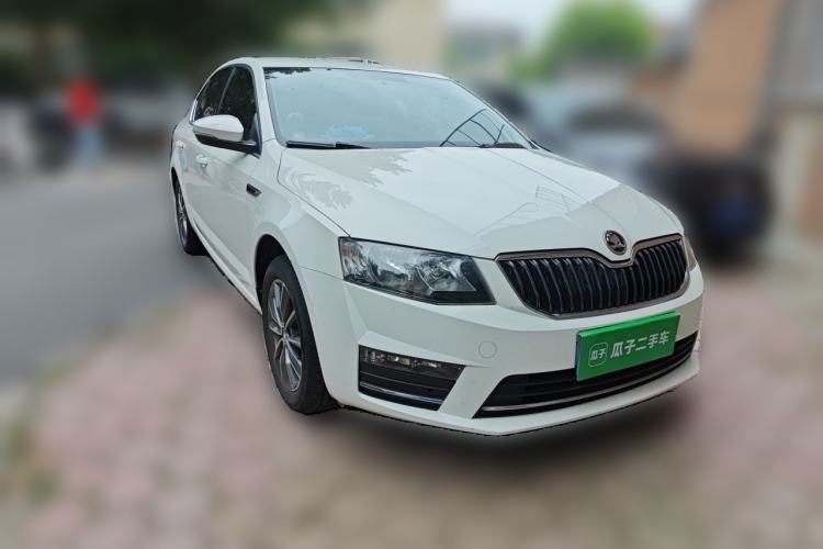 Used Skoda Octavia 2017 1.6L Automatic Chuanxing Edition Front Right 45 Deg
