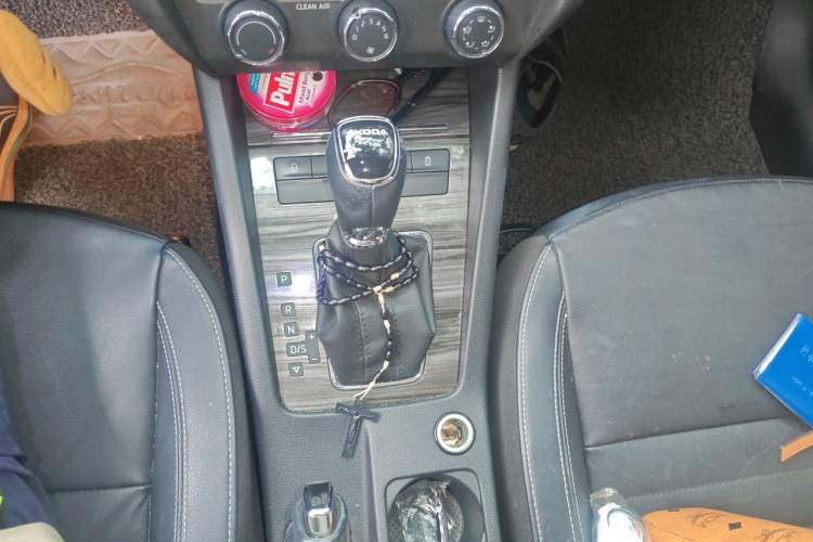 Used Skoda Octavia 2017 1.6L Automatic Smart Drive Edition Gear Lever