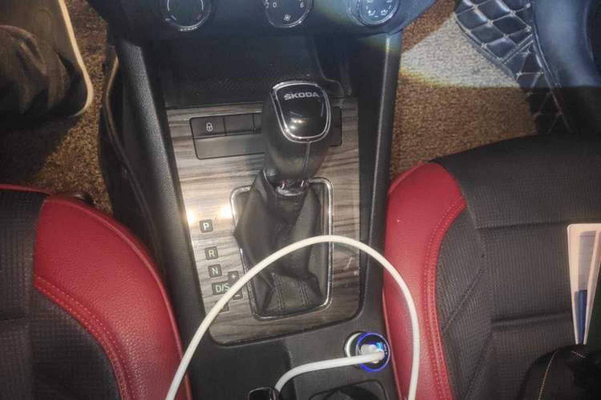 Used Skoda Octavia 2017 1.6L Automatic Smart Drive Edition Gear Lever