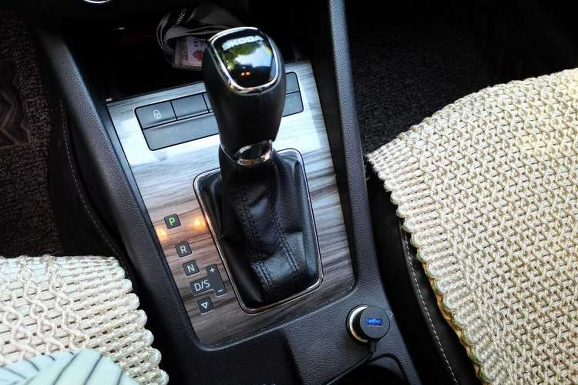 Used Skoda Octavia 2017 1.6L Automatic Smart Drive Edition Gear Lever