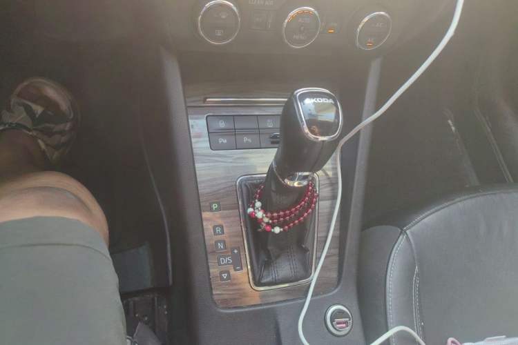 Used Skoda Octavia 2017 1.6L Automatic Smart Drive Edition Gear Lever