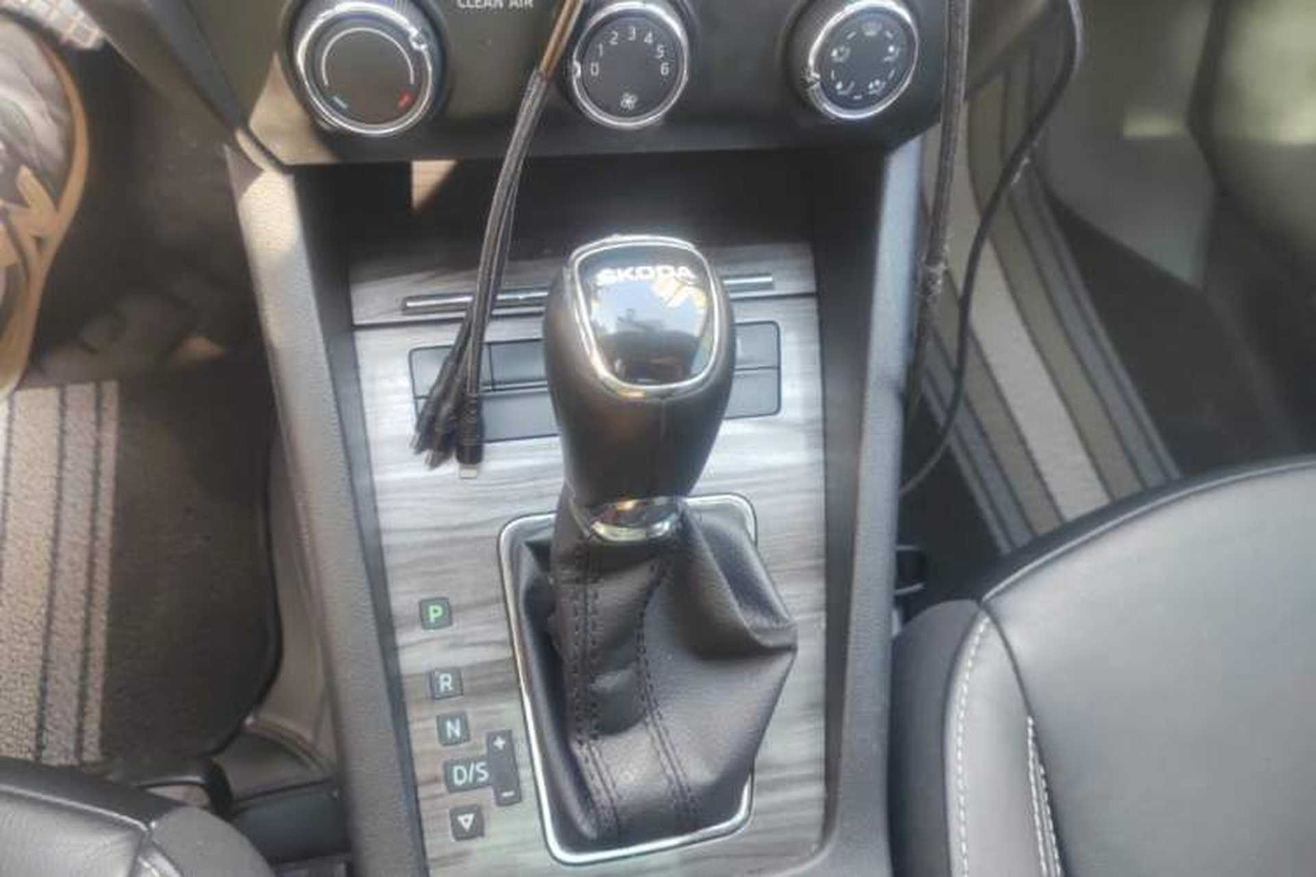 Used Skoda Octavia 2017 1.6L Automatic Smart Drive Edition Gear Lever
