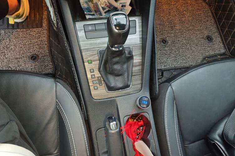 Used Skoda Octavia 2017 1.6L Automatic Smart Drive Edition Gear Lever