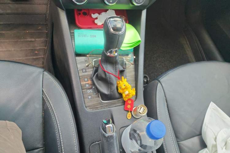Used Skoda Octavia 2017 1.6L Automatic Smart Drive Edition Gear Lever