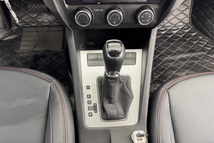 Used Skoda Octavia 2017 1.6L Automatic Chuanxing Edition Gear Lever
