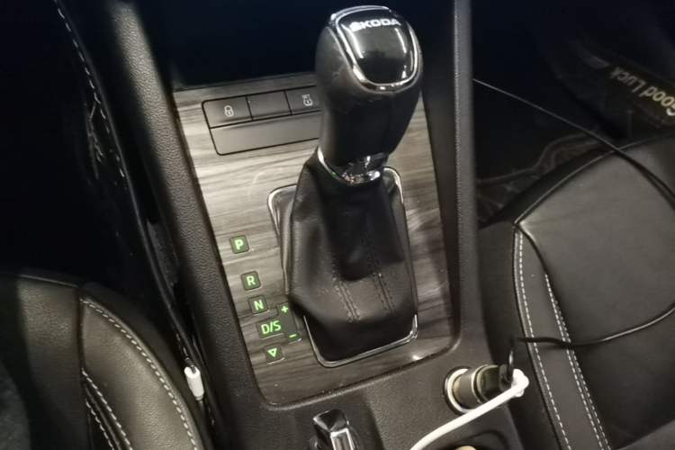 Used Skoda Octavia 2017 1.6L Automatic Smart Drive Edition Gear Lever