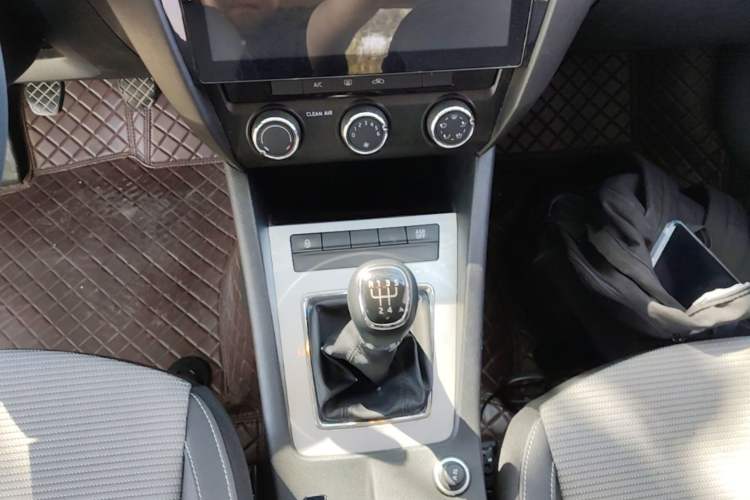 Used Skoda Octavia 2017 1.6L Manual Trend Edition Gear Lever