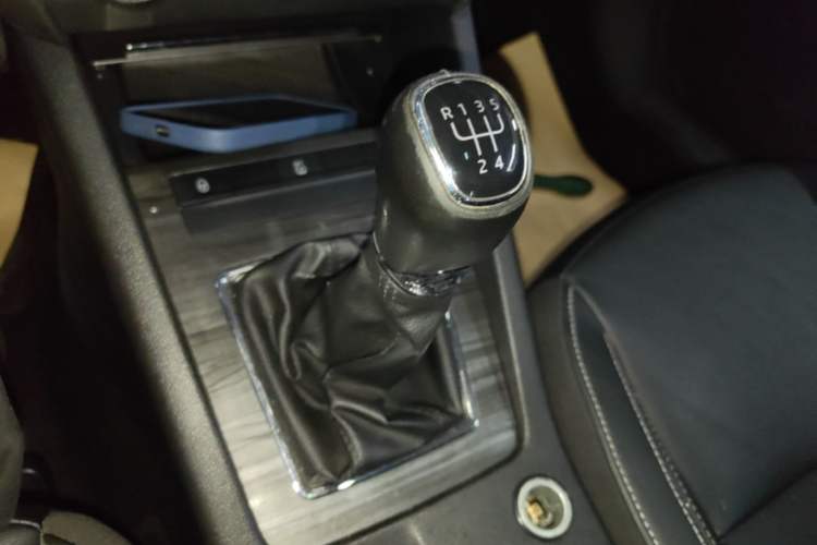 Used Skoda Octavia 2017 1.6L Manual Smart Drive Edition Gear Lever