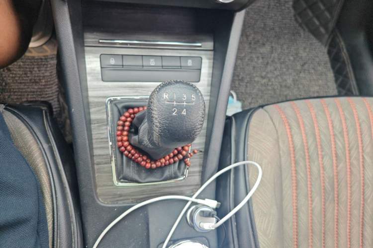Used Skoda Octavia 2017 1.6L Manual Smart Drive Edition Gear Lever