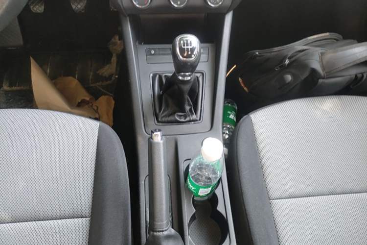 Used Skoda Octavia 2017 Classic Model 1.6L Manual Comfort Edition Gear Lever