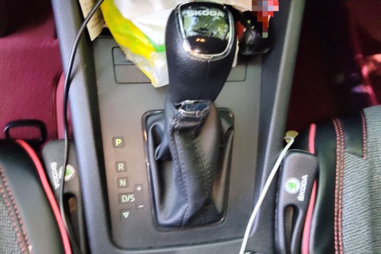 Used Skoda Octavia 2017 Classic Model 1.6L Automatic Standard Edition Gear Lever