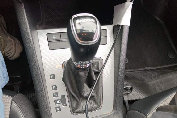 Used Skoda Octavia 2017 1.6L Automatic Chuanxing Edition Gear Lever