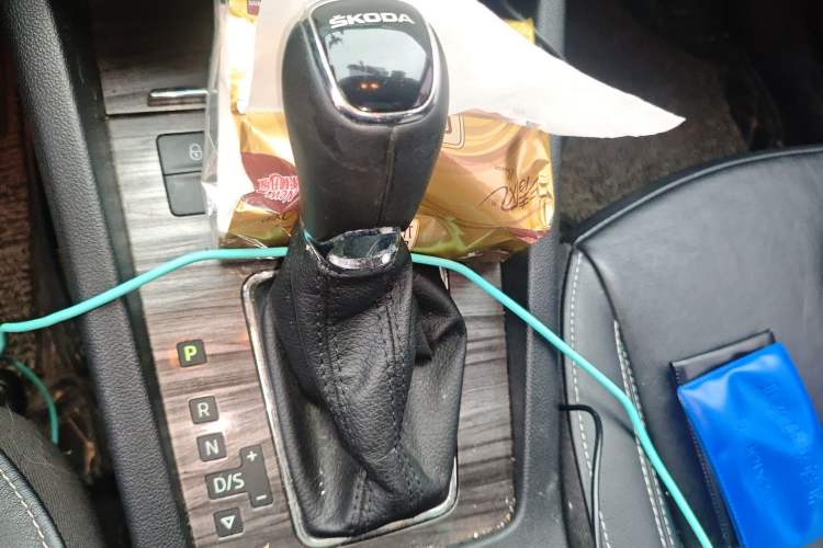 Used Skoda Octavia 2017 1.6L Automatic Smart Drive Edition Gear Lever