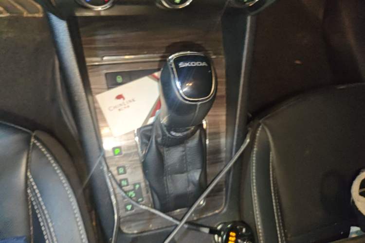 Used Skoda Octavia 2017 1.6L Automatic Smart Drive Edition Gear Lever