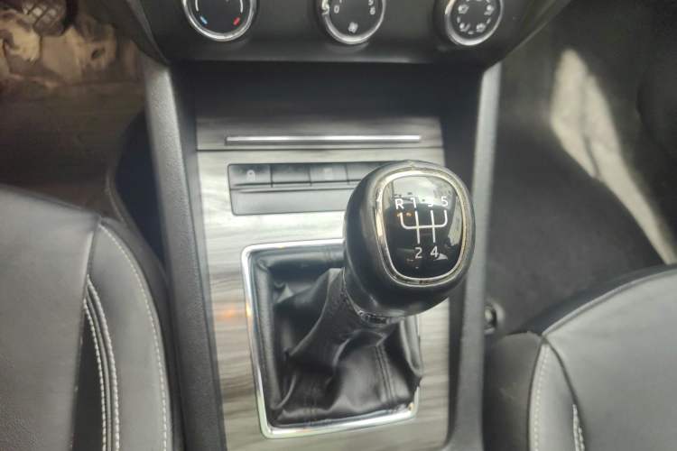 Used Skoda Octavia 2017 1.6L Manual Smart Drive Edition Gear Lever