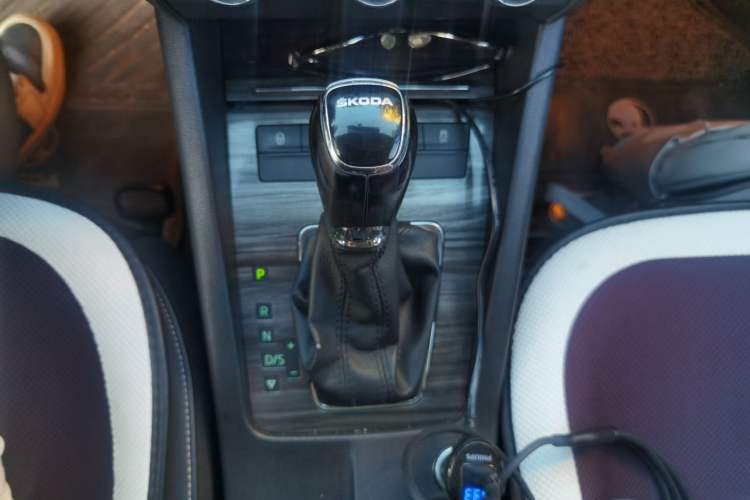 Used Skoda Octavia 2017 1.6L Automatic Smart Drive Edition Gear Lever
