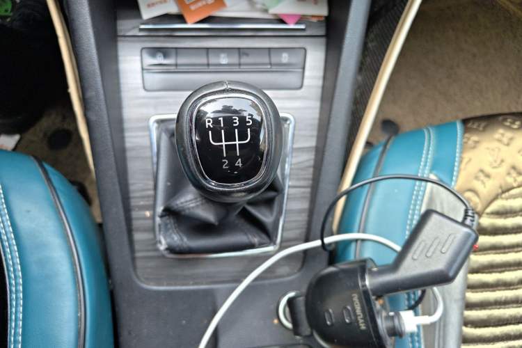 Used Skoda Octavia 2017 1.6L Manual Smart Drive Edition Gear Lever