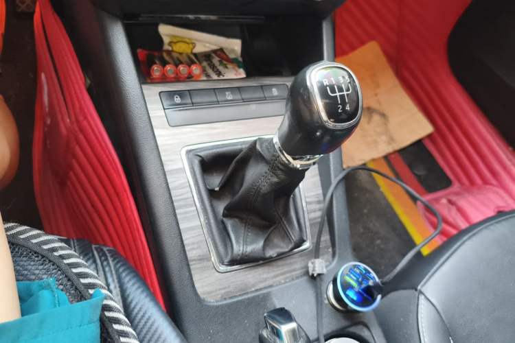 Used Skoda Octavia 2017 1.6L Manual Smart Drive Edition Gear Lever