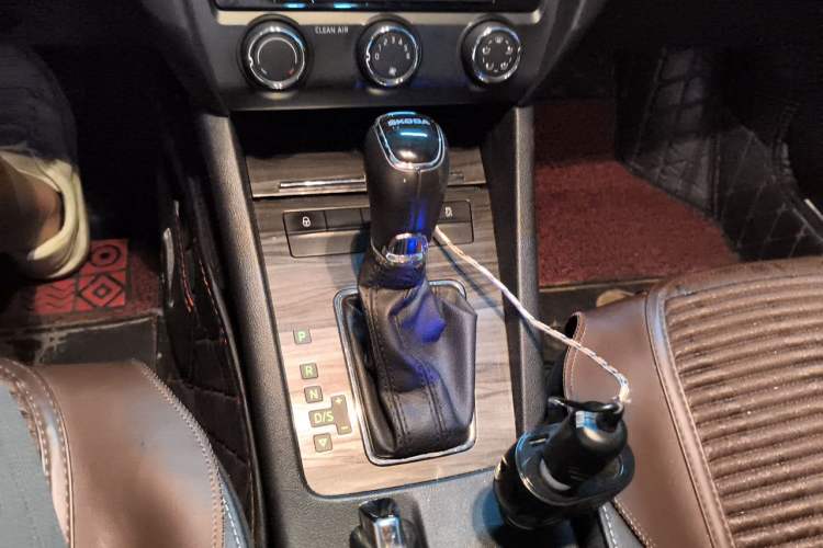 Used Skoda Octavia 2017 1.6L Automatic Chuanxing Edition Gear Lever