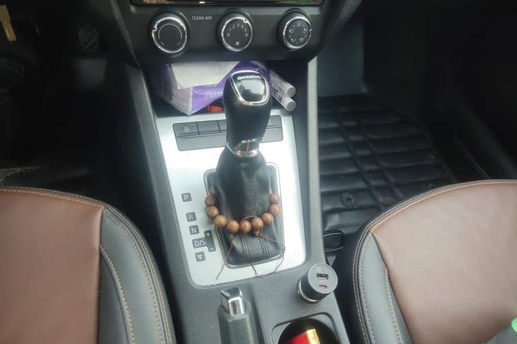 Used Skoda Octavia 2017 1.6L Automatic Chuanxing Edition Gear Lever