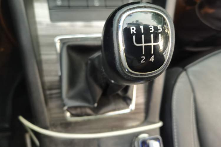 Used Skoda Octavia 2017 1.6L Manual Smart Drive Edition Gear Lever