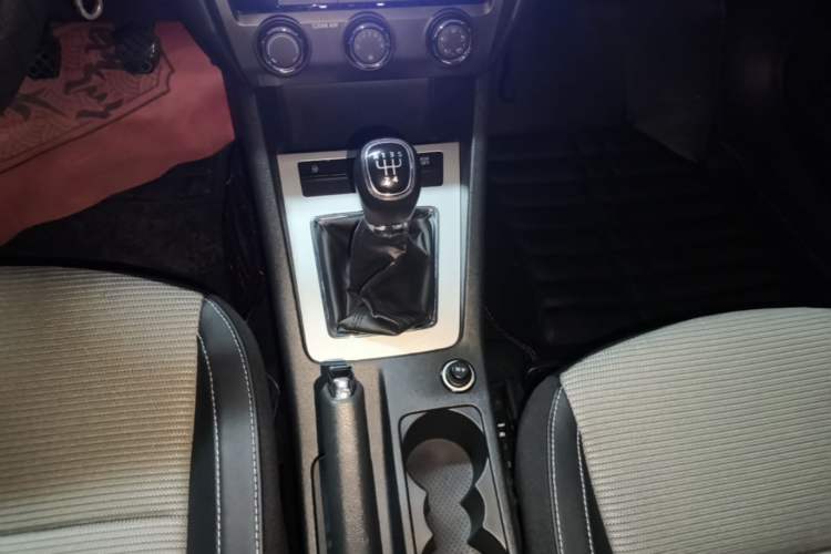 Used Skoda Octavia 2017 1.6L Manual Trend Edition Gear Lever