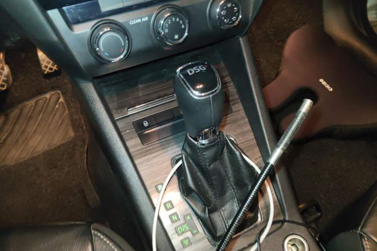 Used Skoda Octavia 2017 TSI280 DSG Smart Drive Edition Gear Lever