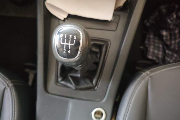 Used Skoda Octavia 2017 Classic Model 1.6L Manual Comfort Edition Gear Lever