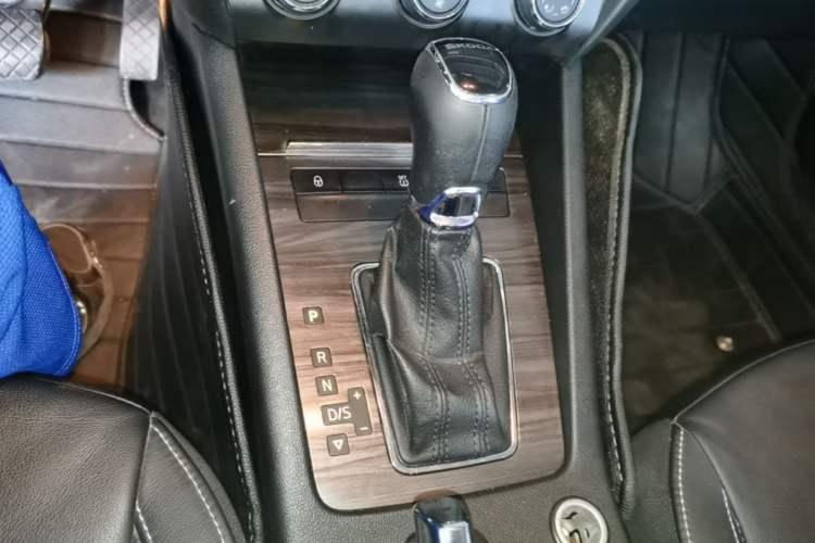 Used Skoda Octavia 2017 1.6L Automatic Smart Drive Edition Gear Lever