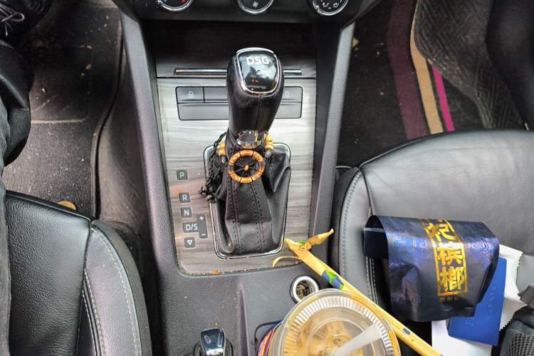 Used Skoda Octavia 2017 TSI280 DSG Smart Drive Edition Gear Lever
