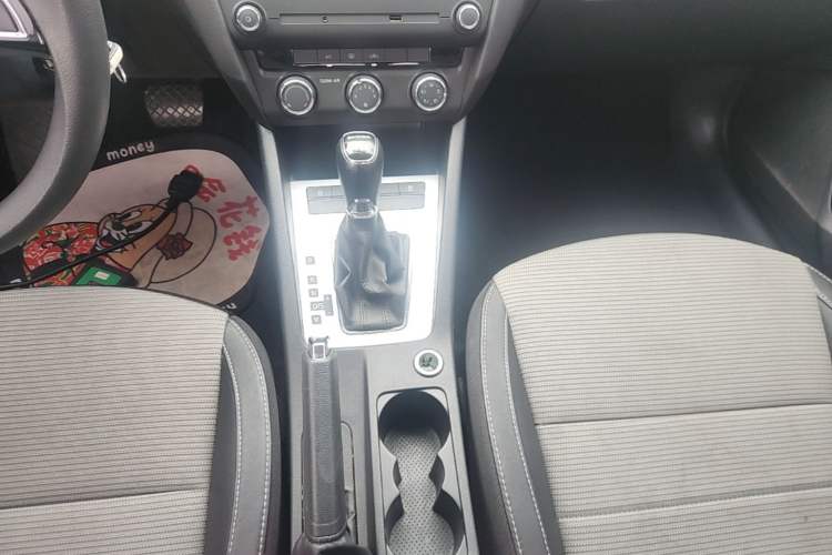 Used Skoda Octavia 2017 1.6L Automatic Chuanxing Edition Gear Lever