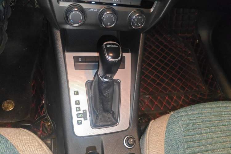 Used Skoda Octavia 2017 1.6L Automatic Chuanxing Edition Gear Lever