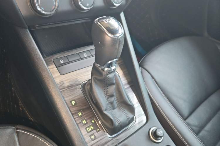 Used Skoda Octavia 2017 TSI280 DSG Smart Drive Edition Gear Lever