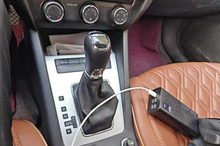 Used Skoda Octavia 2017 1.6L Automatic Chuanxing Edition Gear Lever