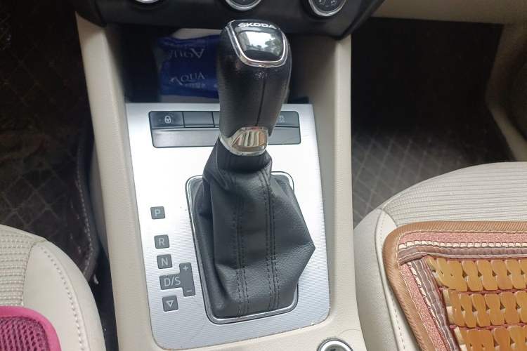 Used Skoda Octavia 2017 1.6L Automatic Chuanxing Edition Gear Lever