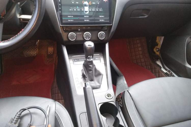 Used Skoda Octavia 2017 1.6L Automatic Smart Drive Edition Gear Lever
