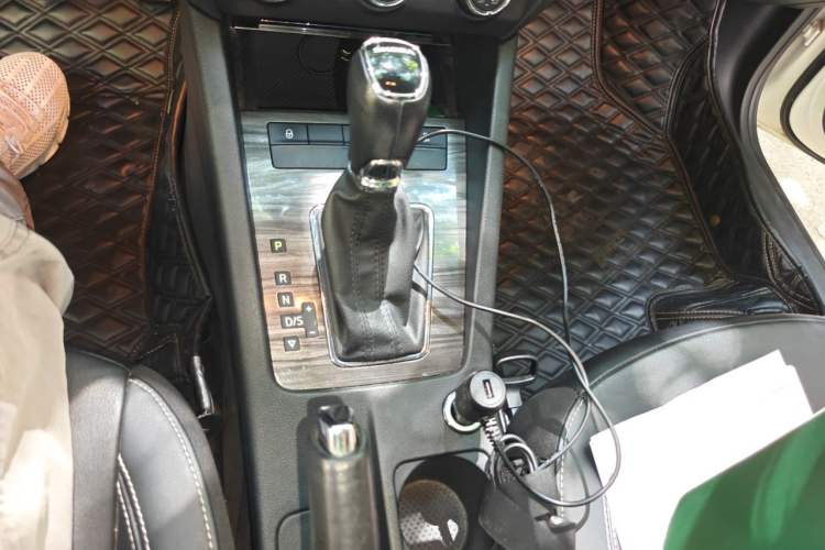 Used Skoda Octavia 2017 1.6L Automatic Smart Drive Edition Gear Lever