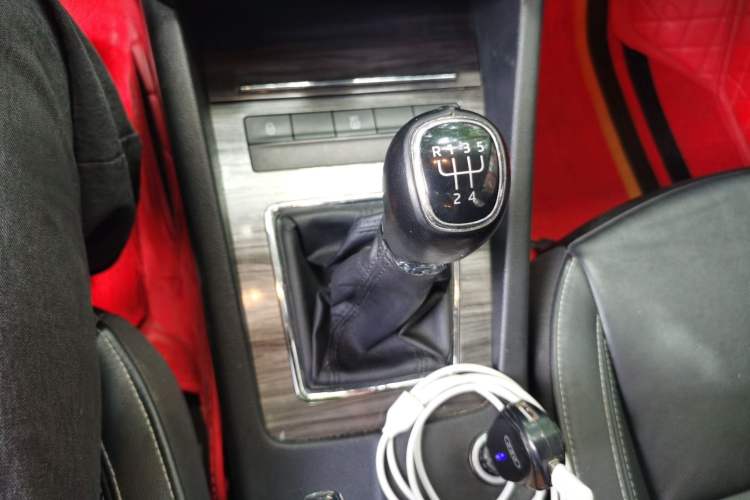 Used Skoda Octavia 2017 Classic Model 1.6L Manual Comfort Edition Gear Lever