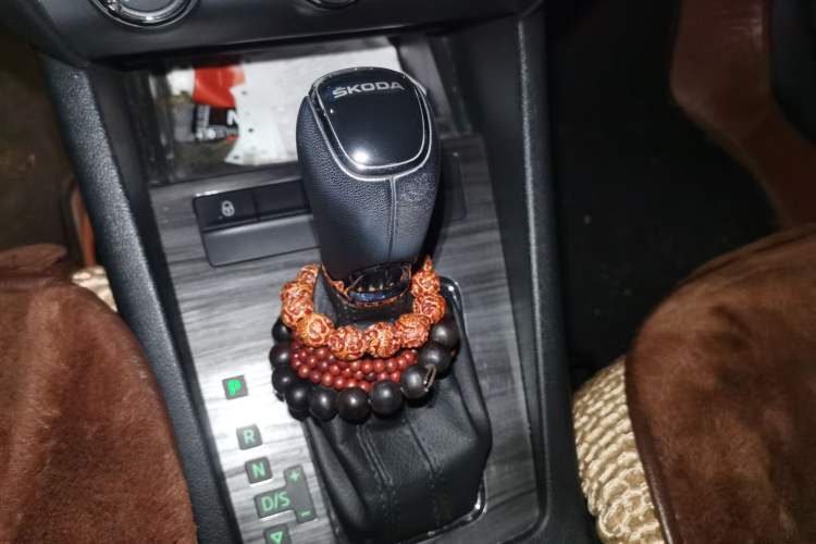 Used Skoda Octavia 2017 1.6L Automatic Smart Drive Edition Gear Lever