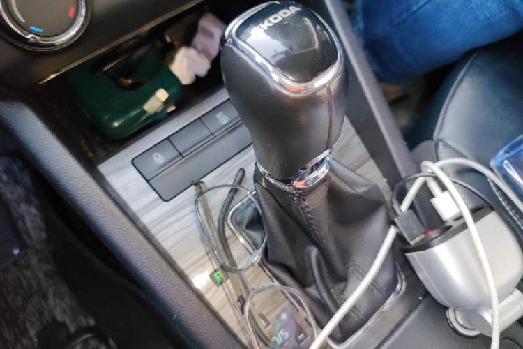 Used Skoda Octavia 2017 1.6L Automatic Smart Drive Edition Gear Lever