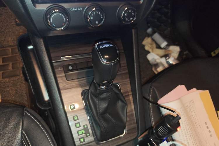 Used Skoda Octavia 2017 1.6L Automatic Smart Drive Edition Gear Lever