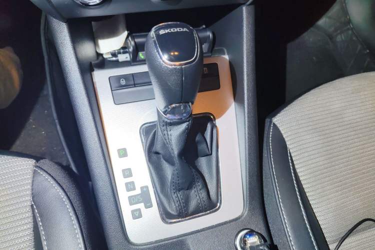 Used Skoda Octavia 2017 1.6L Automatic Chuanxing Edition Gear Lever