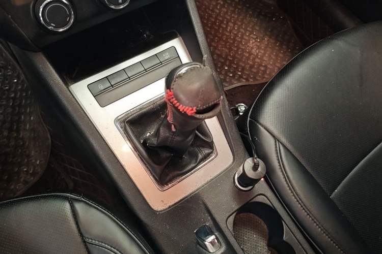 Used Skoda Octavia 2017 1.6L Manual Trend Edition Gear Lever