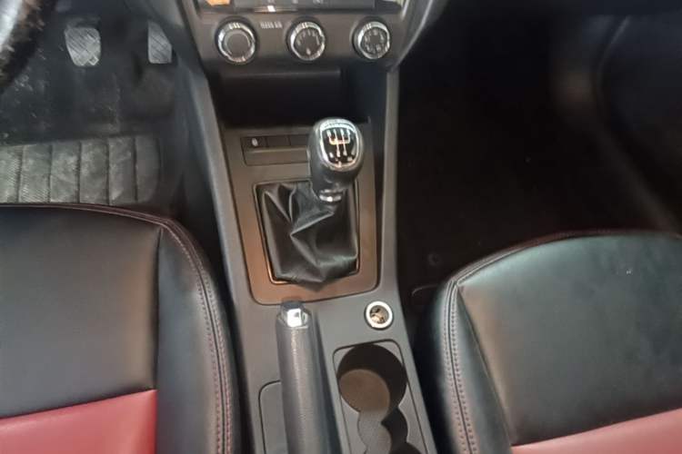 Used Skoda Octavia 2017 Classic Model 1.6L Manual Comfort Edition Gear Lever